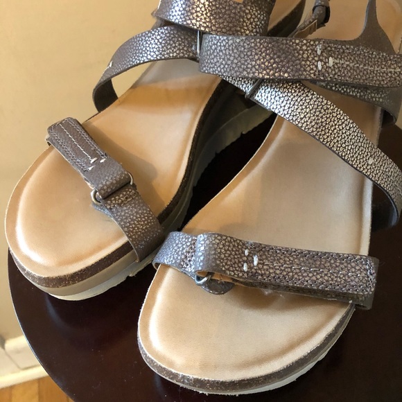 Crown Vintage Wedge Sandals - Picture 7 of 8